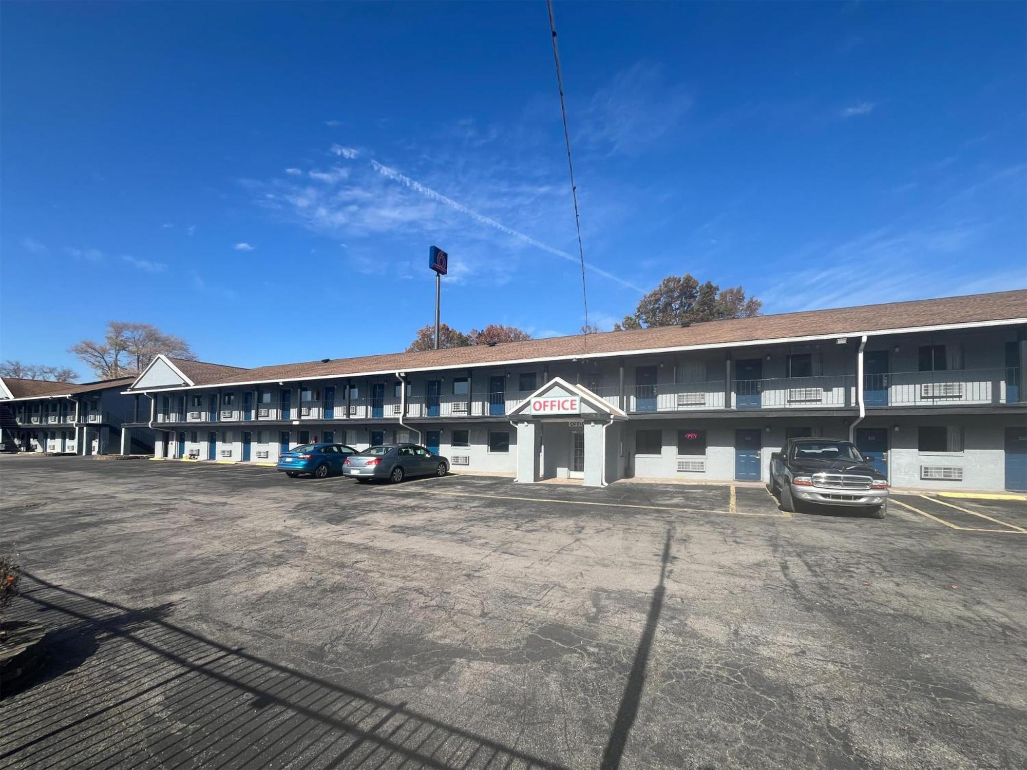 Studio 6 Suites Hurricane, Wv Exterior photo